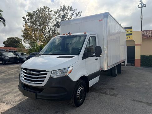 Used 2021 Freightliner Sprinter 3500 image 2