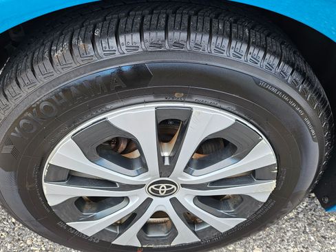 Used 2020 Toyota Prius Prime Limited image 9