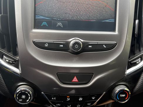 Used 2017 Chevrolet Cruze LT image 9