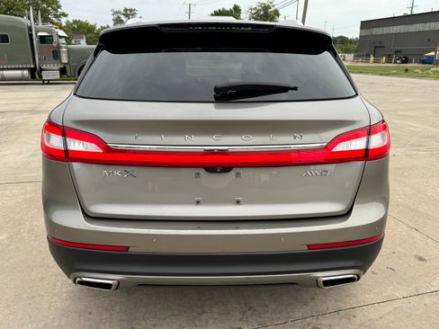 Used 2017 Lincoln MKX Select image 7