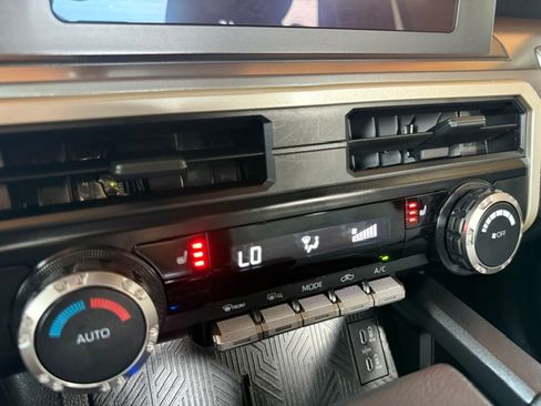 Used 2025 Toyota Tacoma 4x4 Double Cab image 14