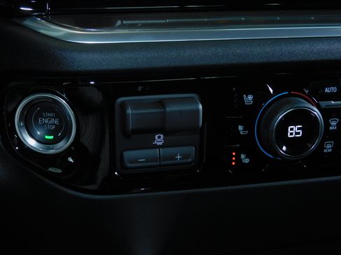 Used 2025 Chevrolet Silverado 2500 High Country image 3