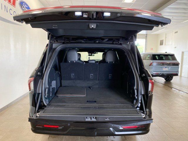 Used 2026 Lincoln Navigator L Black Label AWD/4WD image 9