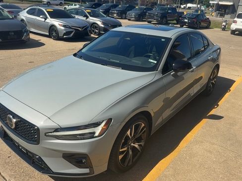 Used 2024 Volvo S60 B5 Core image 4