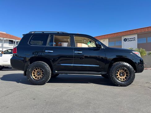 Used 2010 Lexus LX 570 image 18