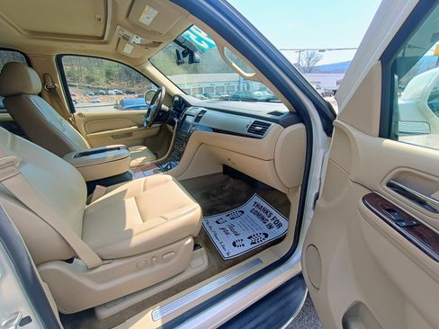 Used 2013 Cadillac Escalade Premium Luxury Platinum image 18