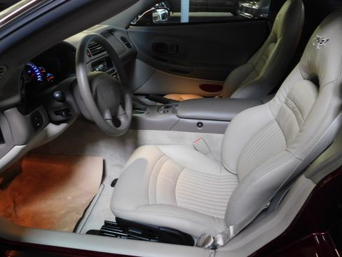 Used 2003 Chevrolet Corvette image 8