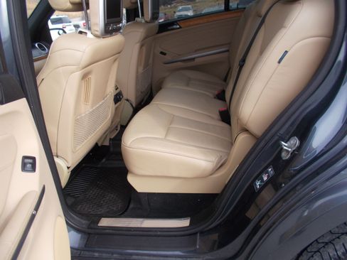 Used 2010 Mercedes-Benz GL 550 image 9