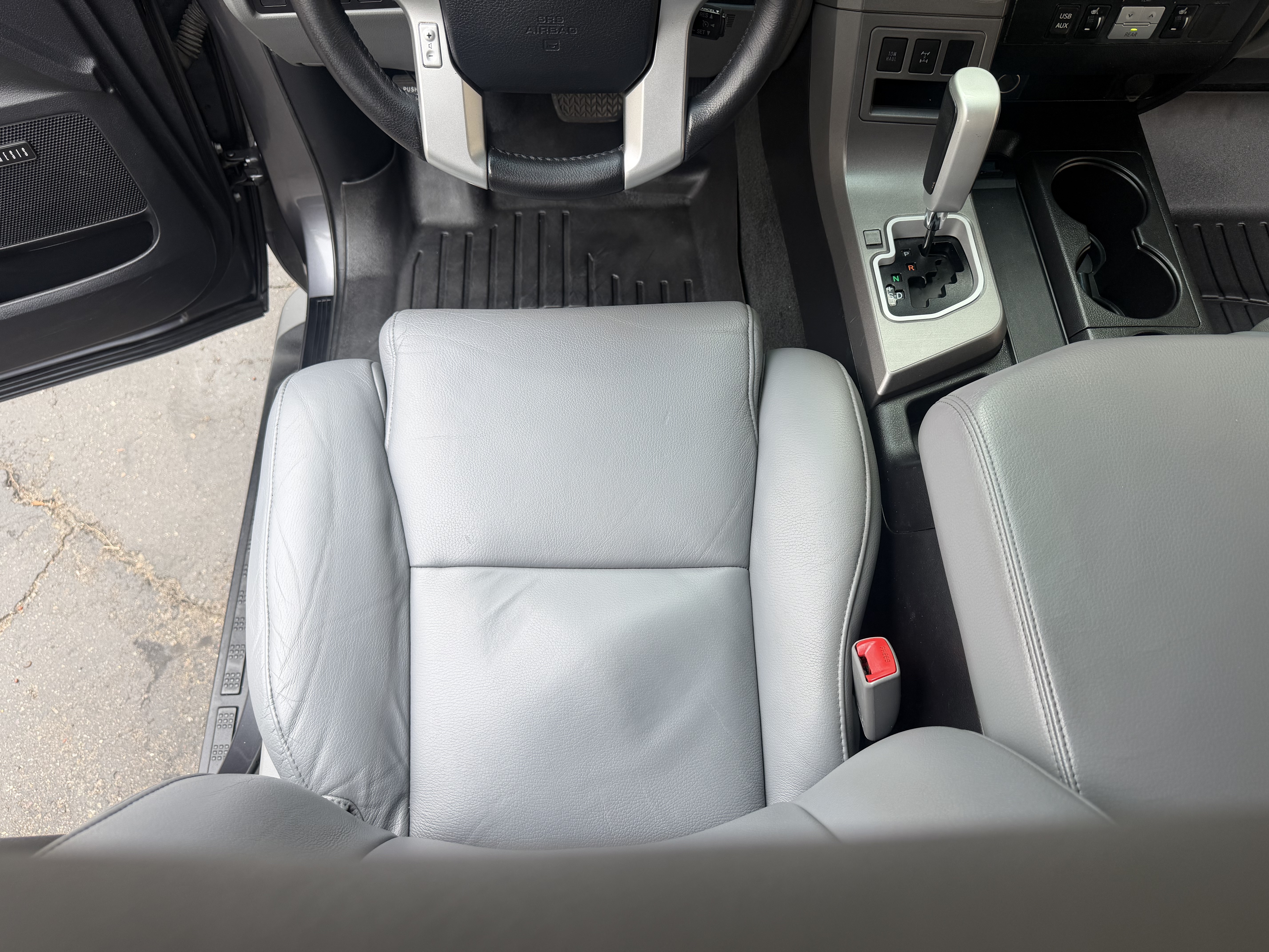 Used 2014 Toyota Sequoia 4WD Limited image 18