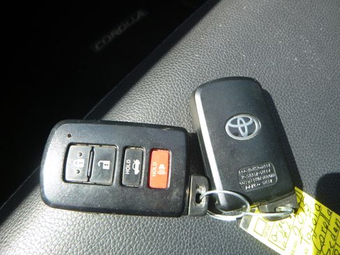 Used 2015 Toyota Corolla S Plus image 31