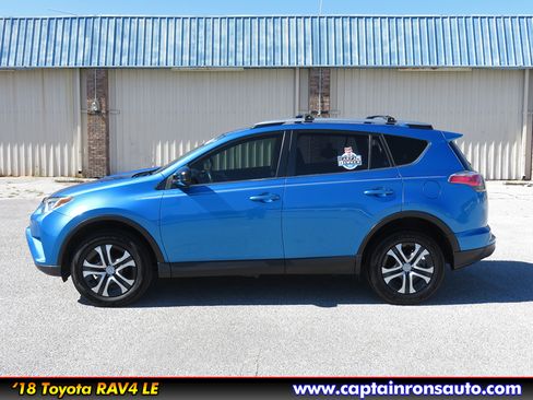 Used 2018 Toyota RAV4 LE image 16