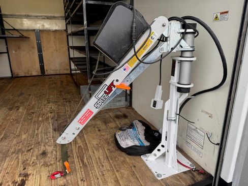 Used 2022 Ford E-350 and Econoline 350 image 5