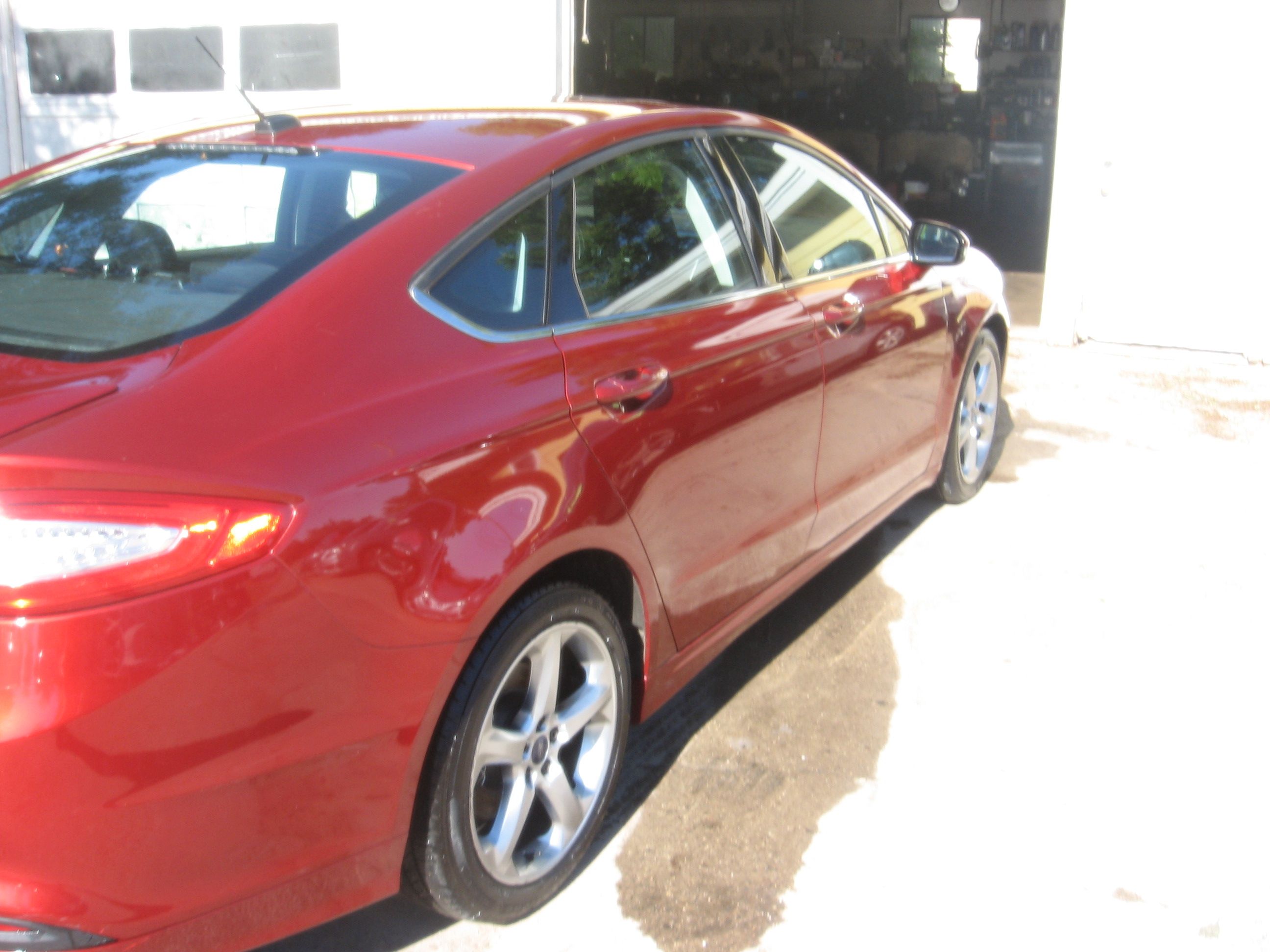 Used 2014 Ford Fusion SE FWD image 4