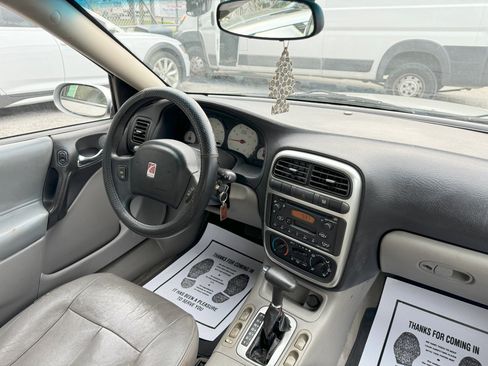 Used 2005 Saturn L-Series L300 image 7