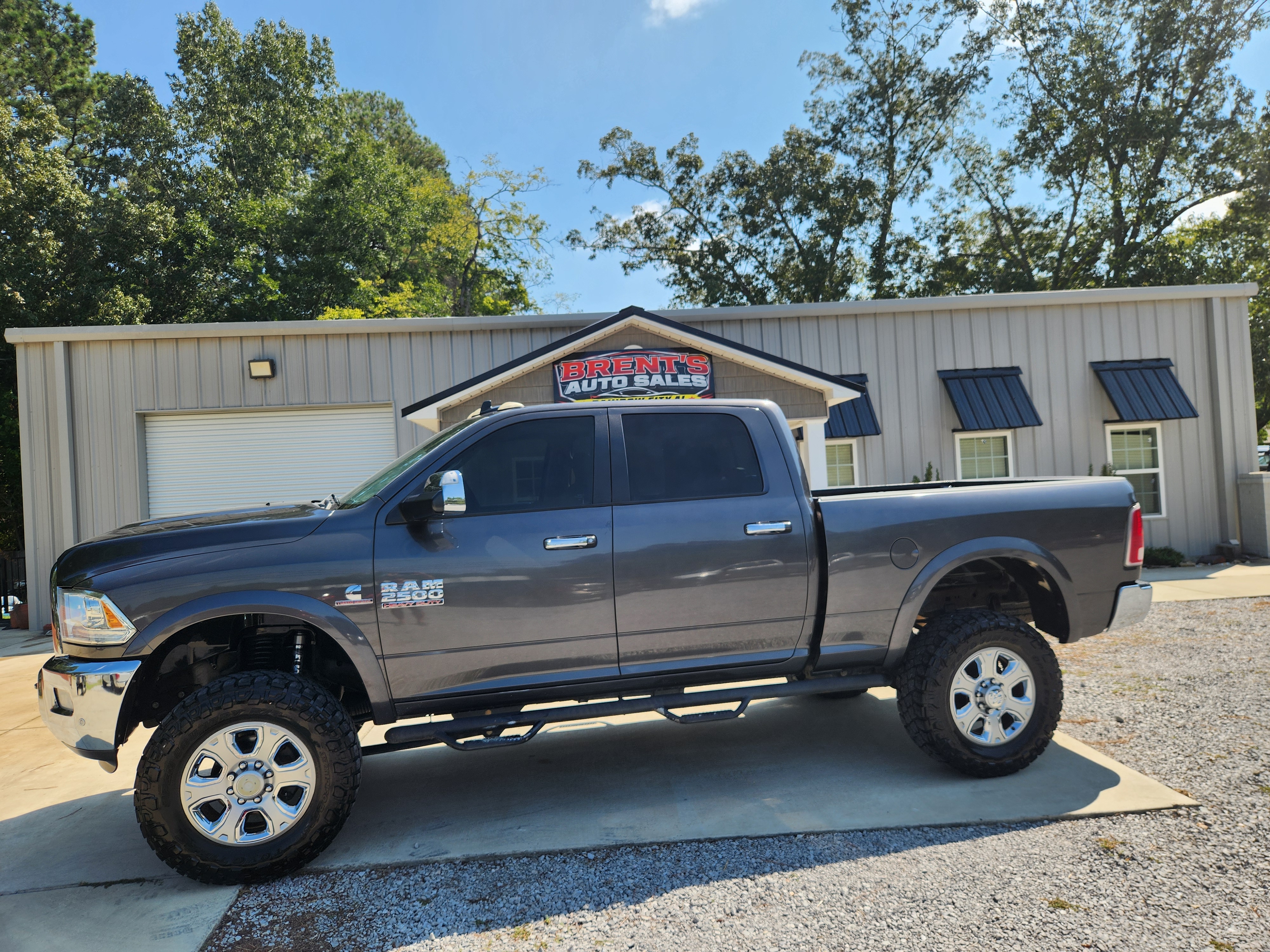 Used 2017 RAM 2500 4x4 Crew Cab Laramie image 1