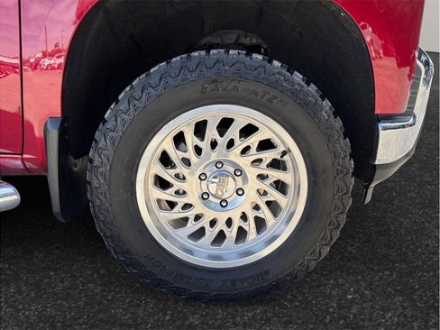 Used 2020 Chevrolet Silverado 1500 LT image 12