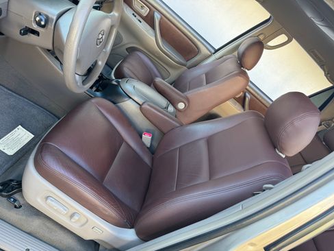 Used 2005 Toyota Sequoia SR5 image 19