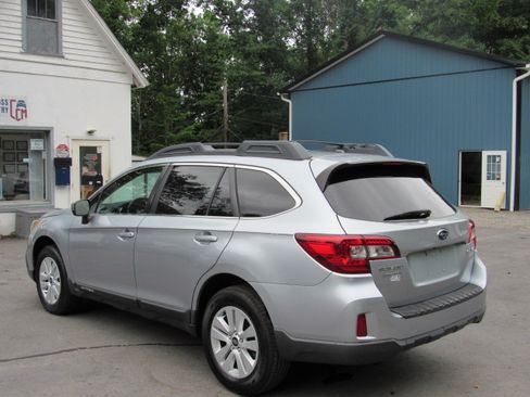 Used 2015 Subaru Outback 2.5i Premium AWD/4WD image 5