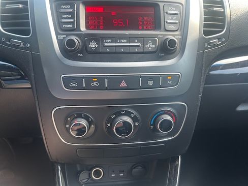 Used 2014 Kia Sorento FWD LX image 15
