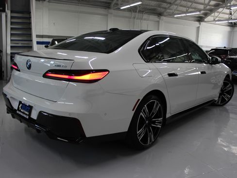 Used 2023 BMW i7 xDrive60 AWD/4WD image 6