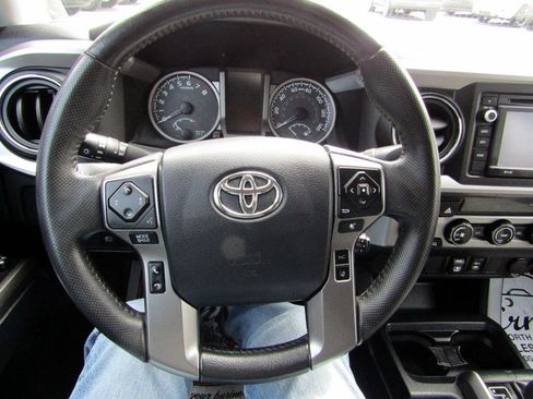 Used 2018 Toyota Tacoma SR5 image 18