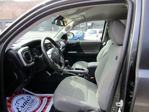 Used 2018 Toyota Tacoma SR5 image 16