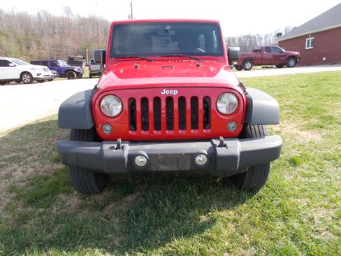 Used 2014 Jeep Wrangler Unlimited Sport image 2