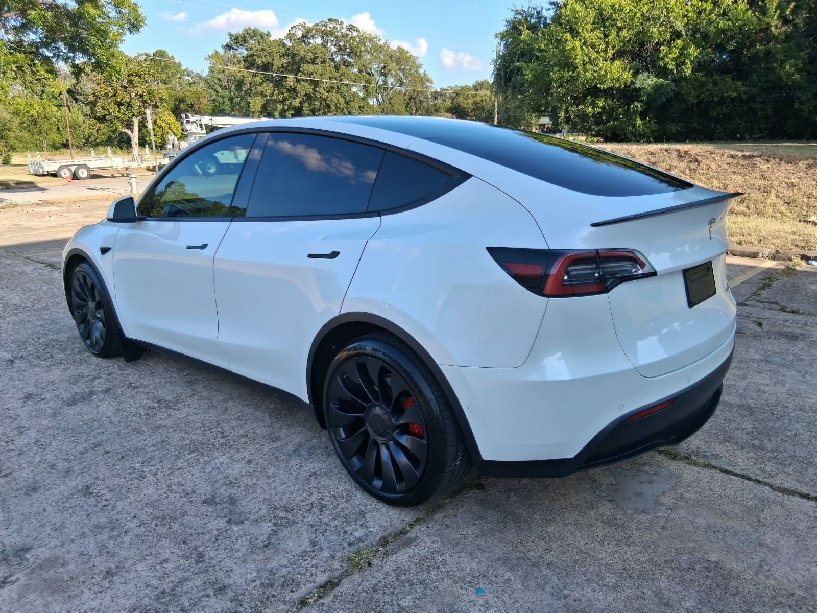 Used 2022 Tesla Model Y AWD Performance image 4
