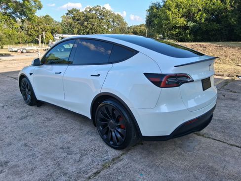 Used 2022 Tesla Model Y AWD Performance image 4