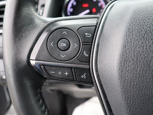 Used 2020 Toyota Camry XLE image 24