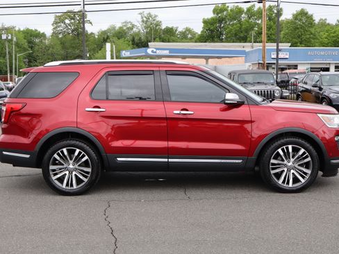 Used 2018 Ford Explorer 4WD Platinum image 9