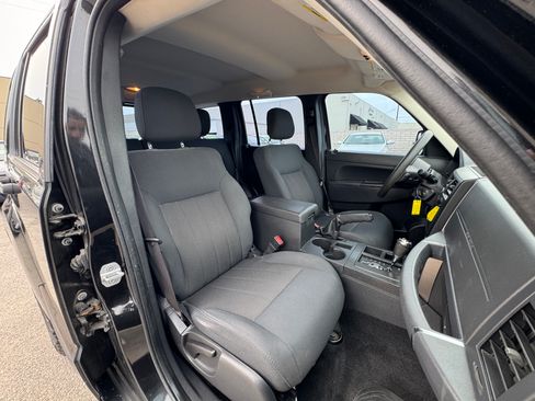 Used 2012 Jeep Liberty Sport image 18