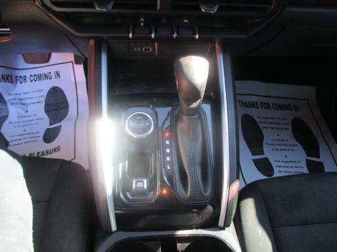 Used 2024 Chevrolet Colorado Trail Boss image 9