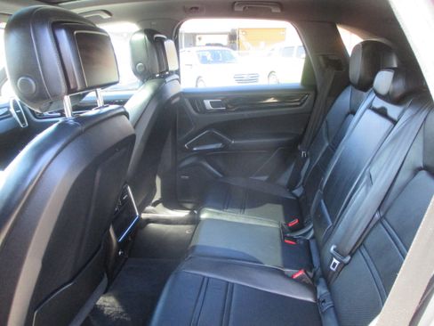 Used 2019 Porsche Cayenne image 11
