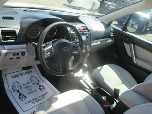 Used 2015 Subaru Forester 2.5i Premium Sport Utility 4D AWD/4WD image 8