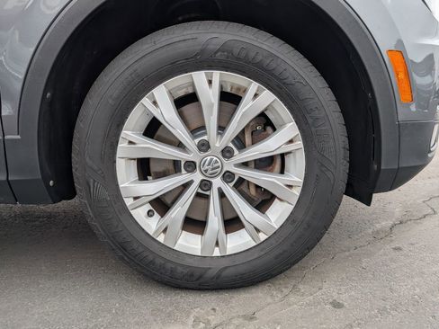 Used 2018 Volkswagen Tiguan SE image 5