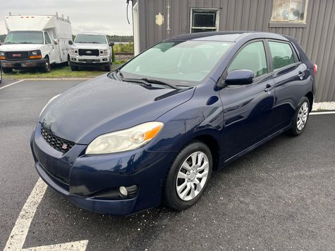 Used 2010 Toyota Matrix S AWD image 1