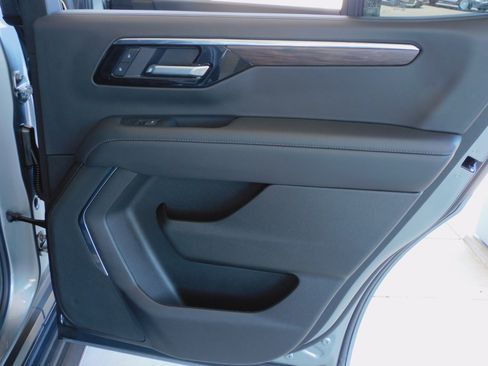 Used 2025 Chevrolet Tahoe 4WD LT image 30