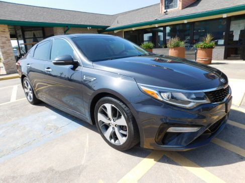Used 2019 Kia Optima S FWD image 2