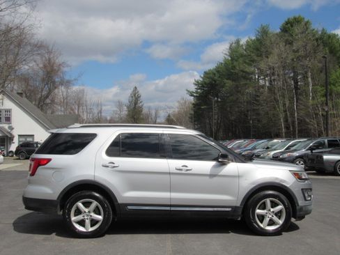 Used 2017 Ford Explorer Limited image 9