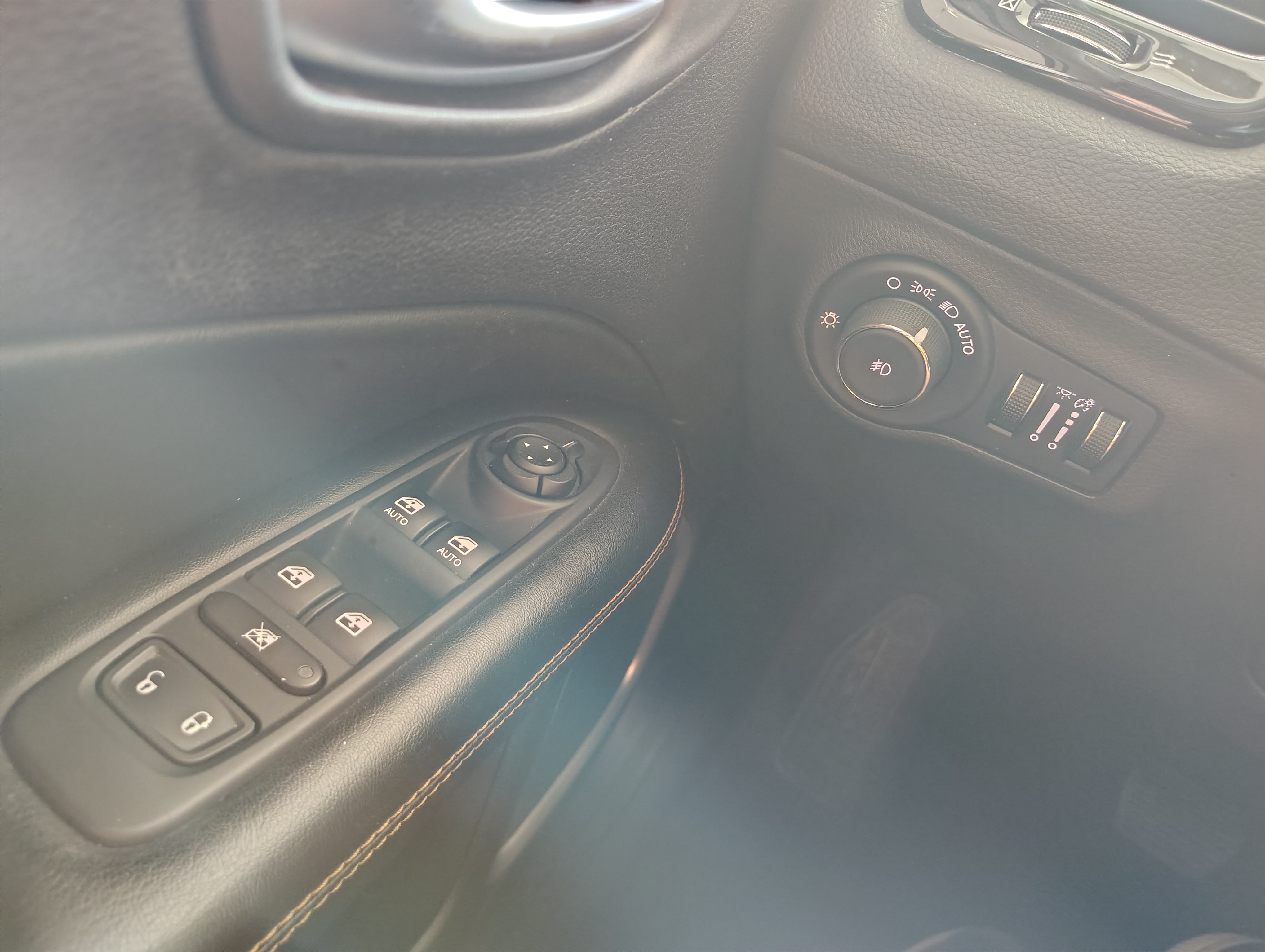 Used 2019 Jeep Compass 4WD Limited image 11