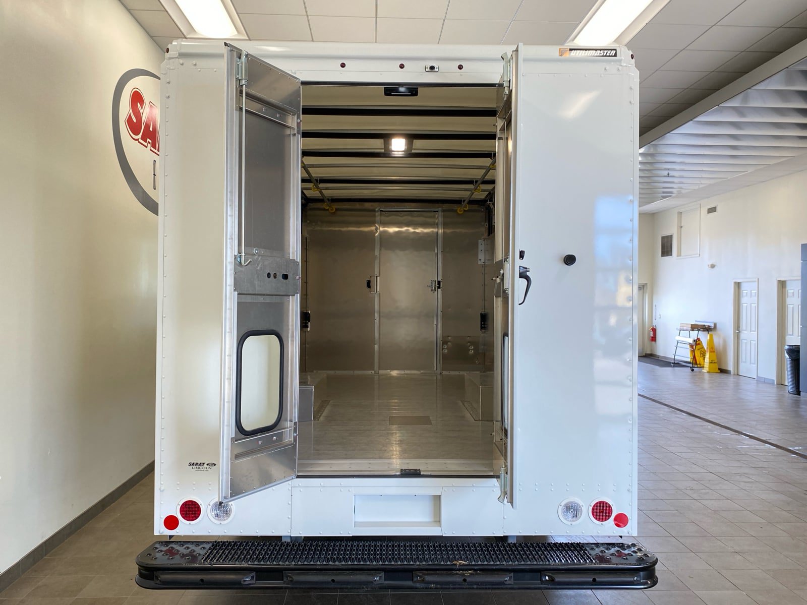 New 2026 Ford E-450 and Econoline 450 RWD image 7