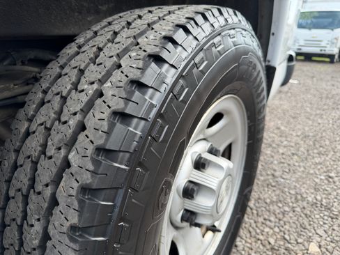 Used 2018 Chevrolet Express 2500 image 15