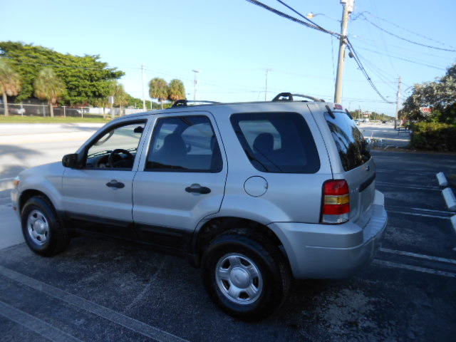 Used 2005 Ford Escape 2WD XLS image 3