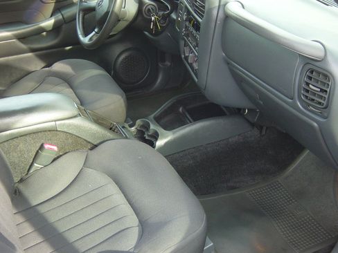 Used 2003 Chevrolet S10 Pickup image 7