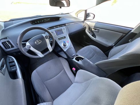 Used 2013 Toyota Prius Two FWD image 9