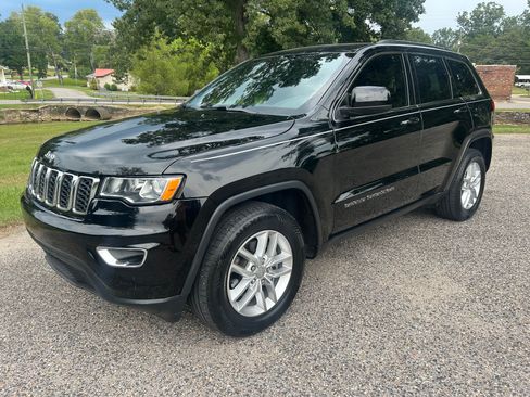 Used 2018 Jeep Grand Cherokee 2WD Laredo image 2