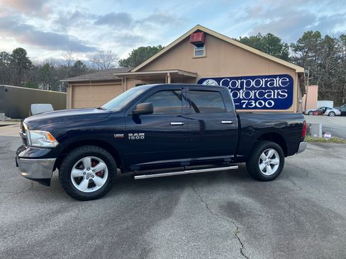 Used 2018 RAM 1500 SLT image 1