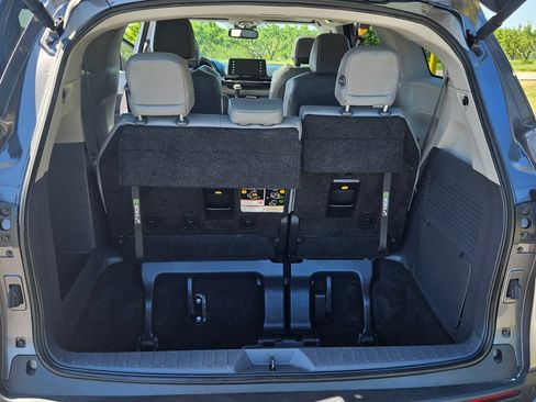 Used 2023 Toyota Sienna XLE FWD image 15