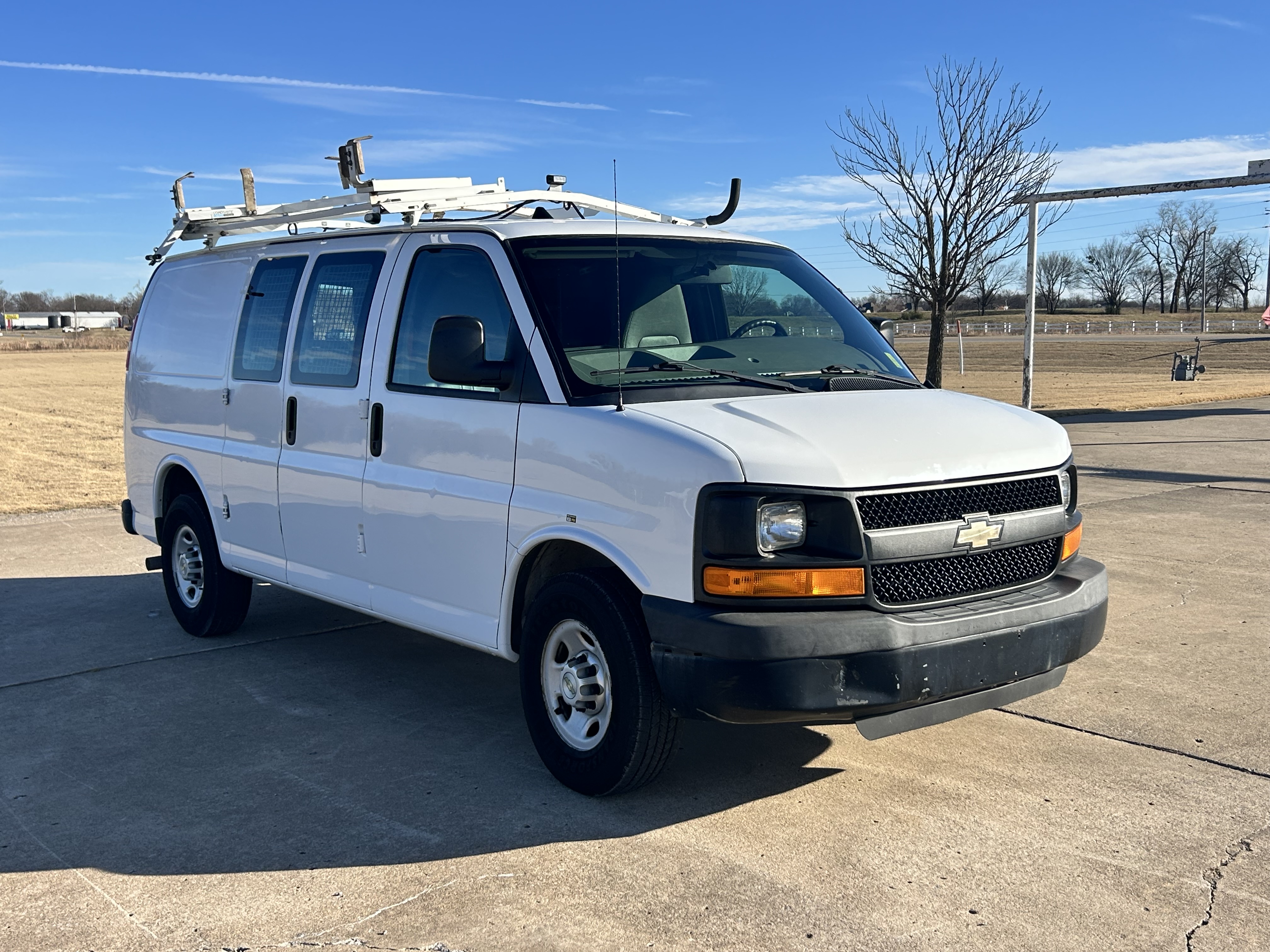 Used 2013 Chevrolet Express 2500 RWD image 3